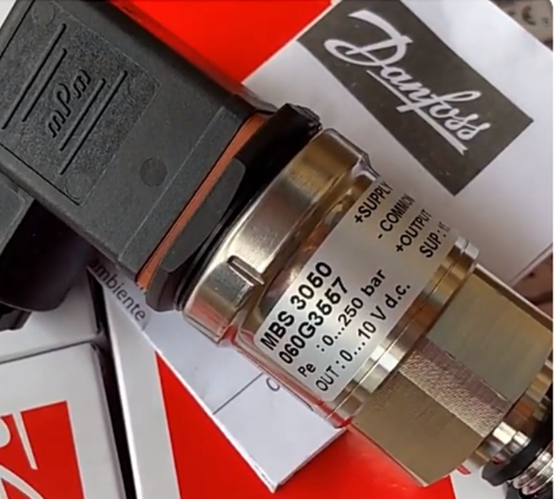 1pcs Danfoss MBS3050 060G3557 pressure sensor