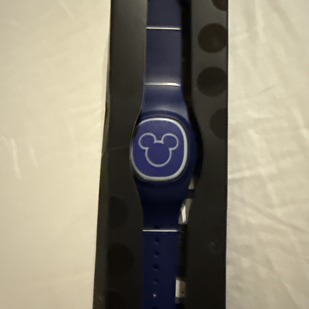 NEW Disney Parks Magic Band Plus + Solid Color Navy Blue UNLINKED W/ CABLE