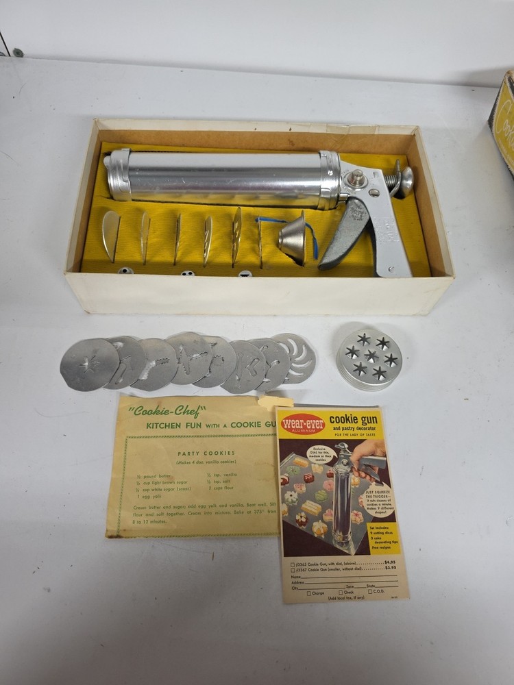 Cookie Chef Trigger Press Kit With Extra Discs & Original Box