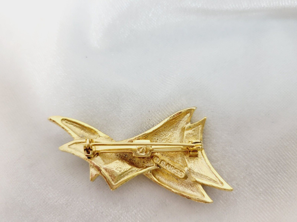 gerry gold tone abstract bow brooch
