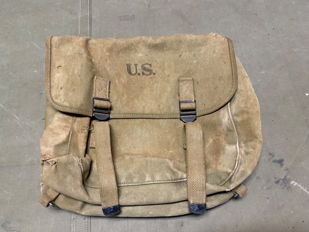 ORIGINAL WWII US AIRBORNE PARATROOPER M1936 RUBBERIZED MUSETTE JUMP BAG-NAMED
