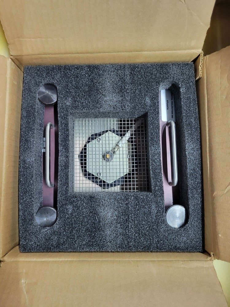 TESTED & WORKS - Digital Projection LIGHTNING 15SX Projector + Case & Spare Lamp