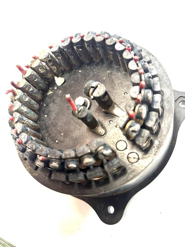 The Lewis Engineering Co. 27S28B4 - 28 Point Temp. Selector Switch 4" Face