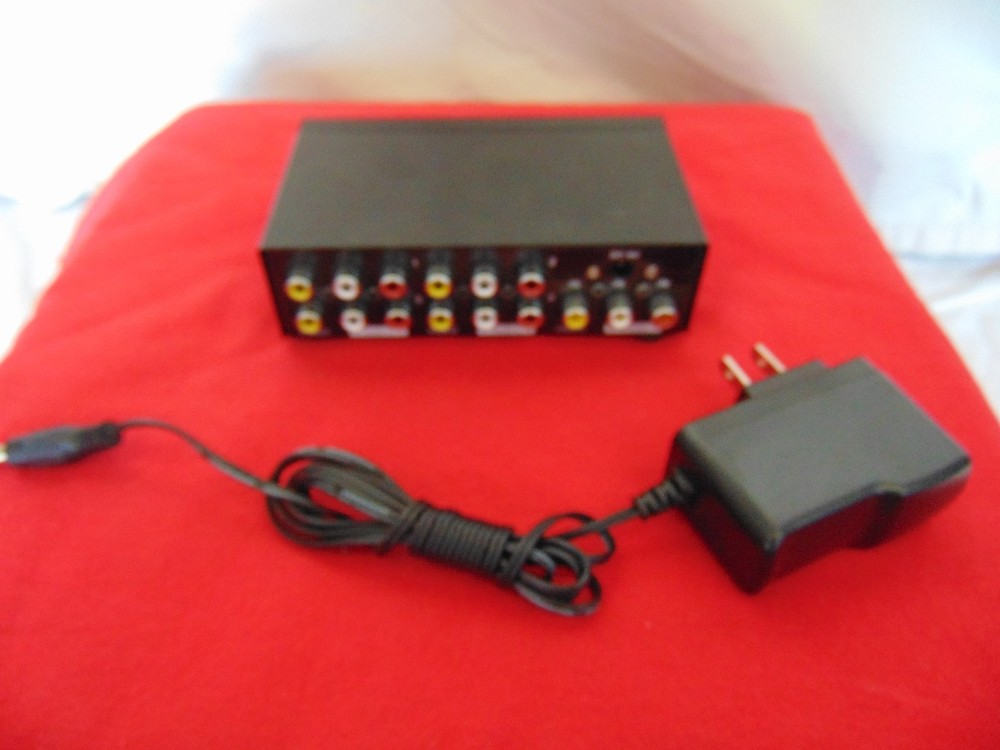 Maituo 4 Port Video Audio Splitter