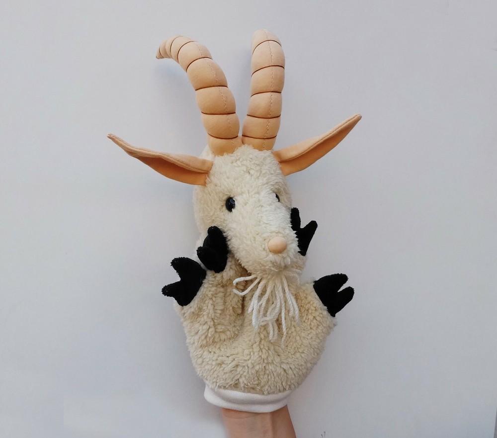 Kelemen, the goat - hand puppet