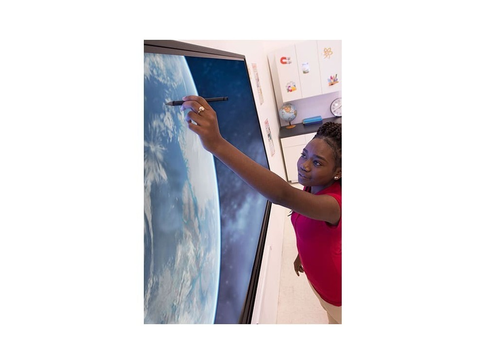 Dell 70" Interactive Whiteboard For Classroom And Professional Use