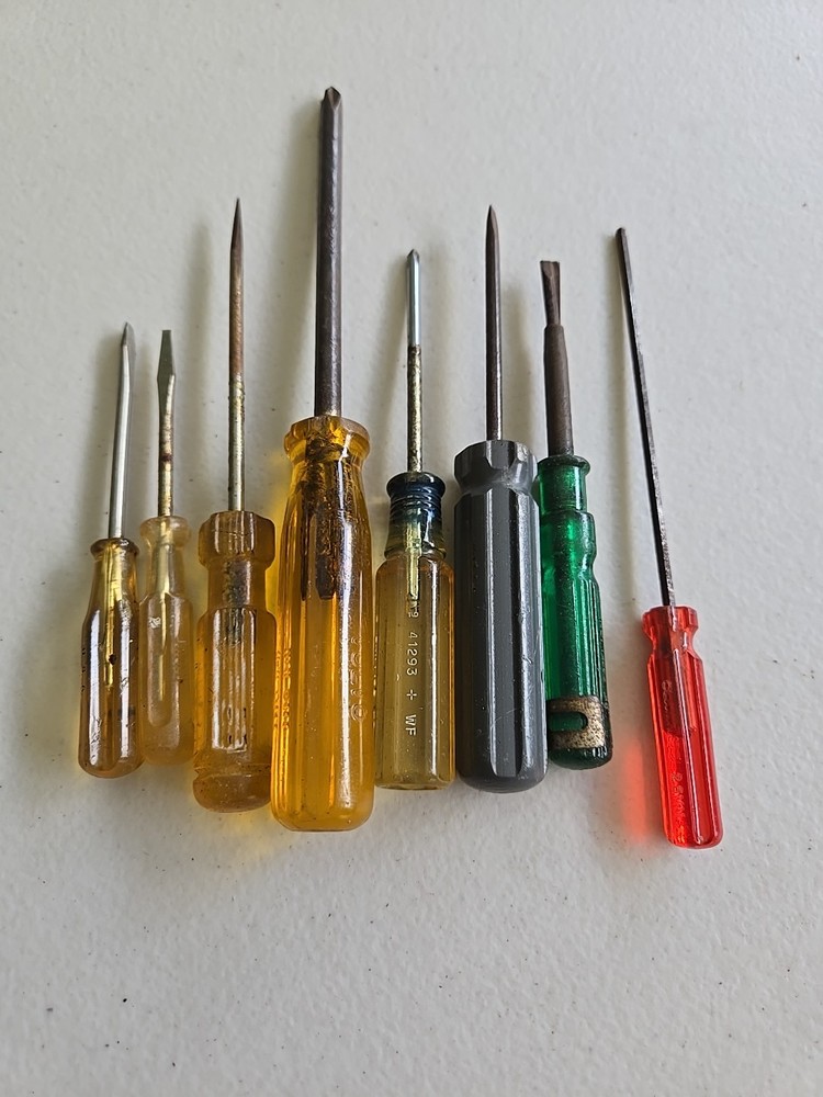 8 Miscellaneous screwdrivers and hex key