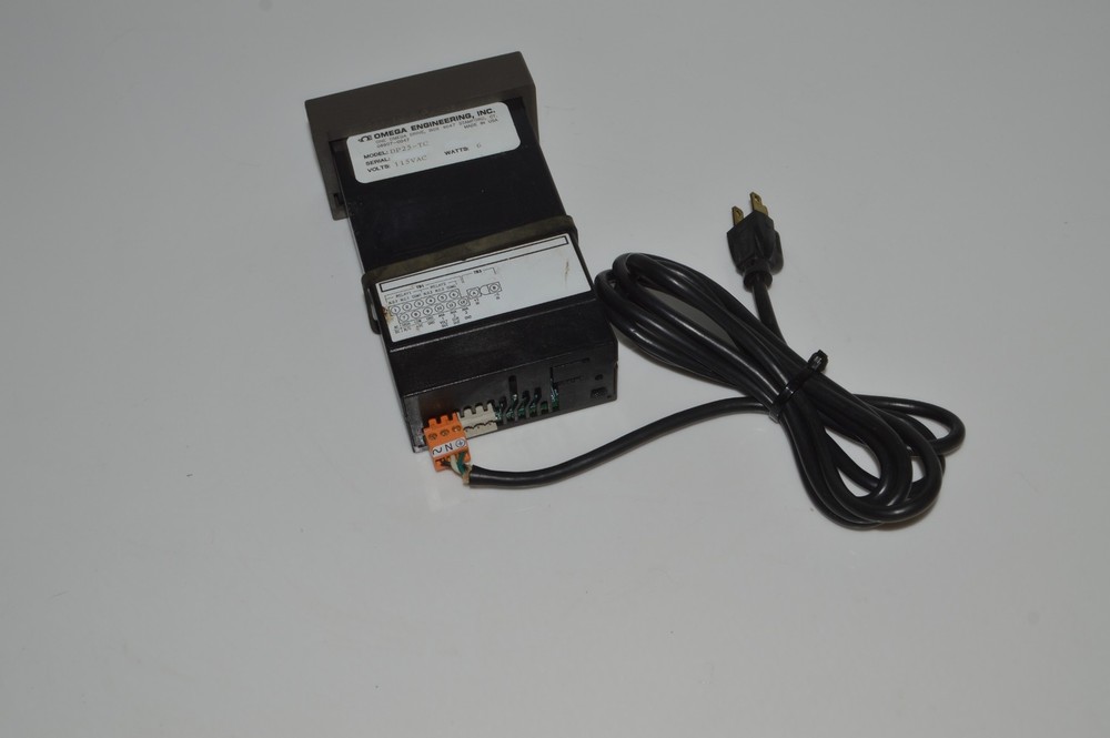 OMEGA PROGRAMMABLE DIGITAL THERMOCOUPLE METER. DP25-TC (UFY96)