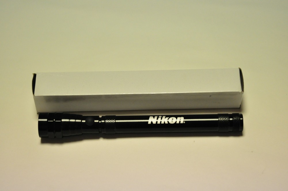 Nikon magnetic, extendable (6" to 22"), flexible LED flashlight. New