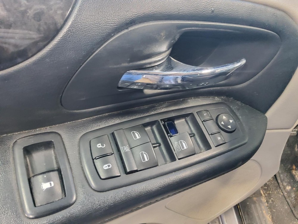 Used A/C Selector Switch fits: 2016 Dodge Caravan AC front dash mounted manual c