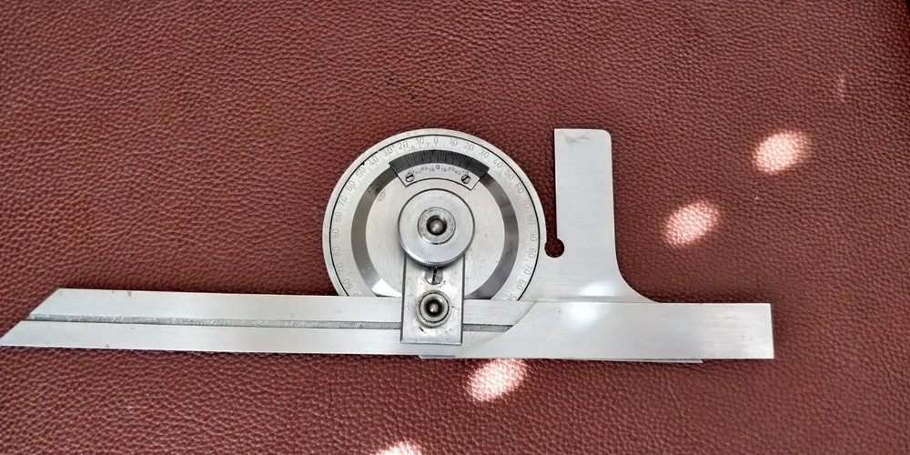 Vintage Machinist Universal Bevel Protractor with 8" Blade