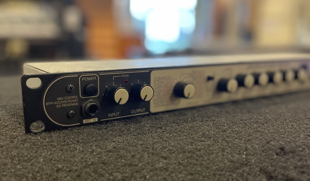 1996 Zoom Studio 1204 Digital Multi Effects Processor Silver w/ Power Cable