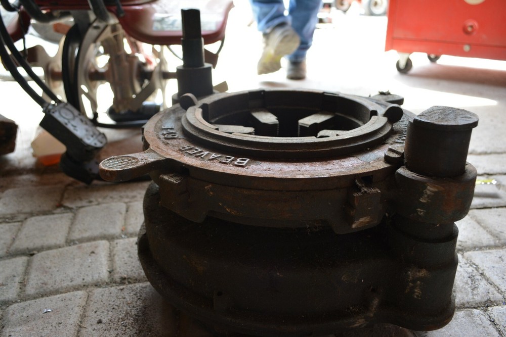 Vintage BEAVER 61-E Pipe Threader, Used