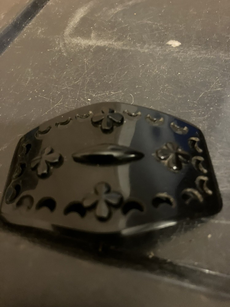 bakerlite or plastic buckle shaped broach