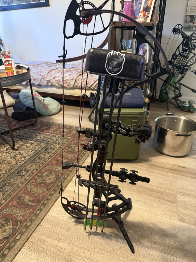 Bowtech Insanity cpx rt hand 60 pounds great bow