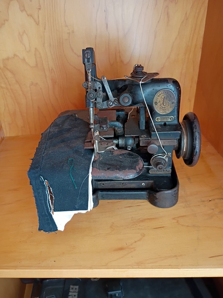 Singer 81-12 Antique Industrial Sewing Machine