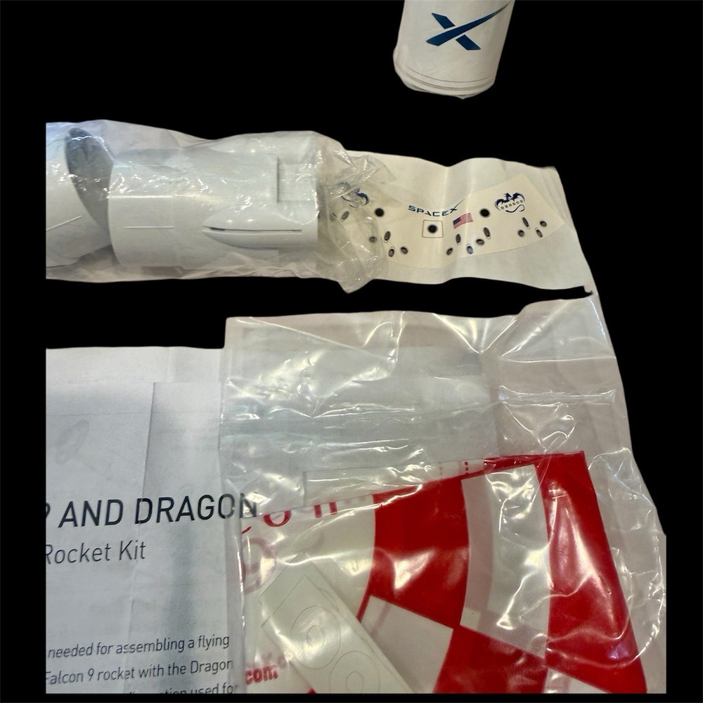 Spacex Falcon 9 & Dragon Flying Model Rocket Kit