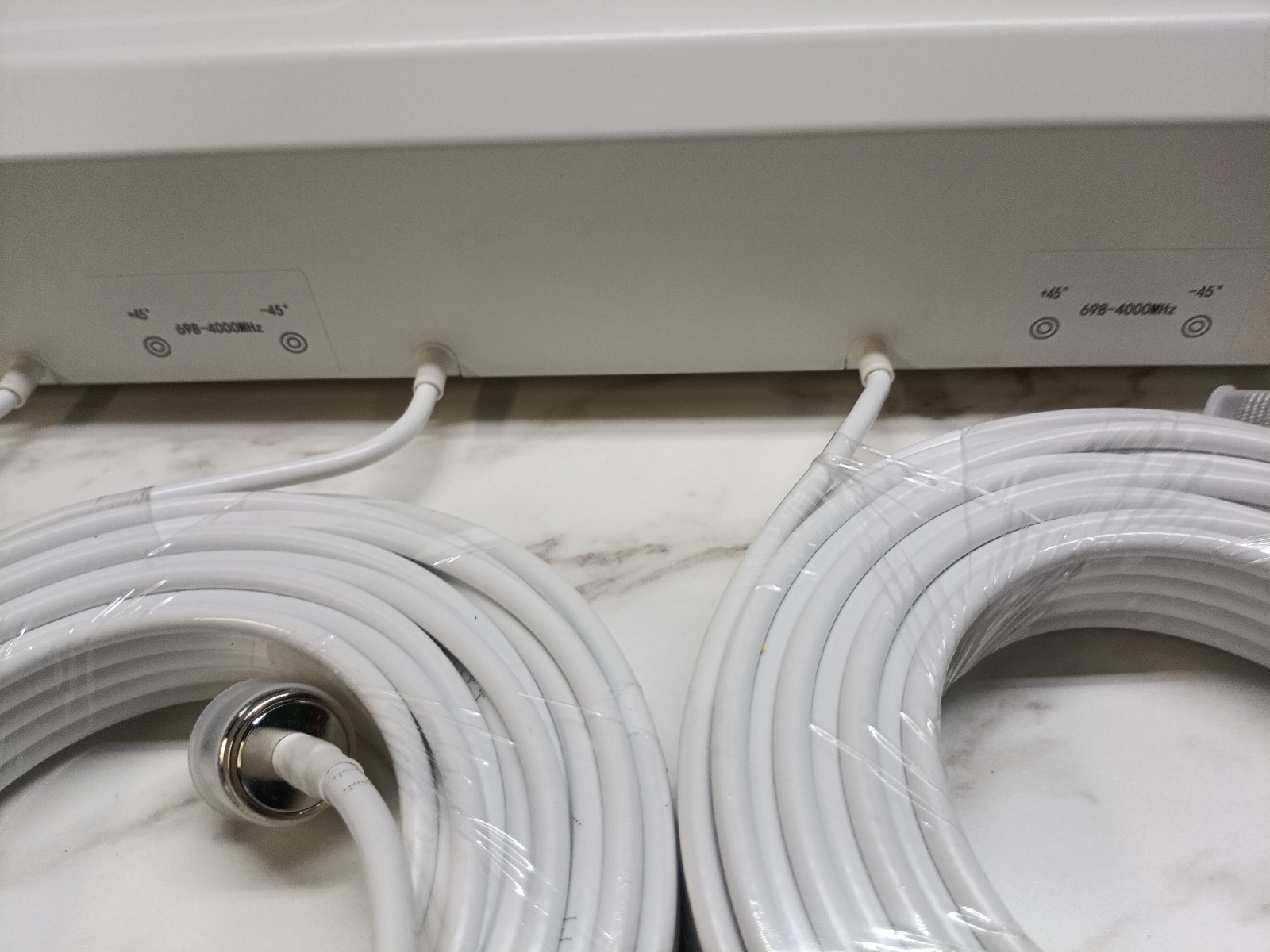 5G 4 x 4 MIMO Directional Panel Antenna 4 Port Wide band GSM 2G 3G SDMA 4G LTE