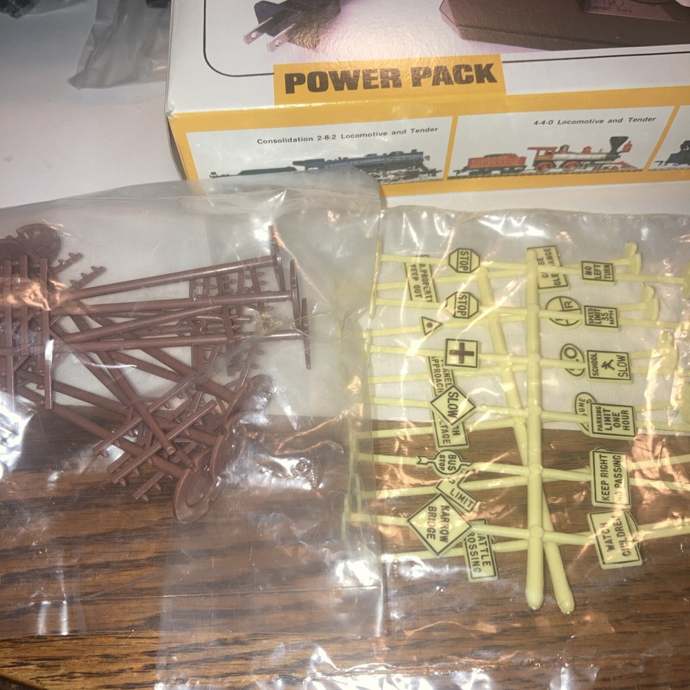 Bachmann HO Power Pack 2 Boxes Train Tracks Bridge And Other Accessories