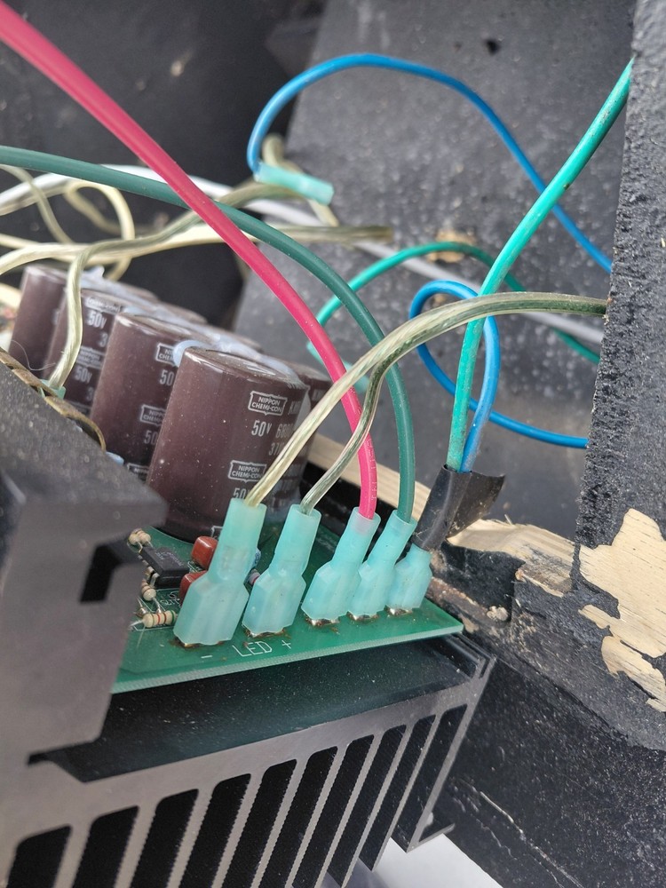 Isp D Cat 600 watts RMS active 3-way floor Module Amplifier