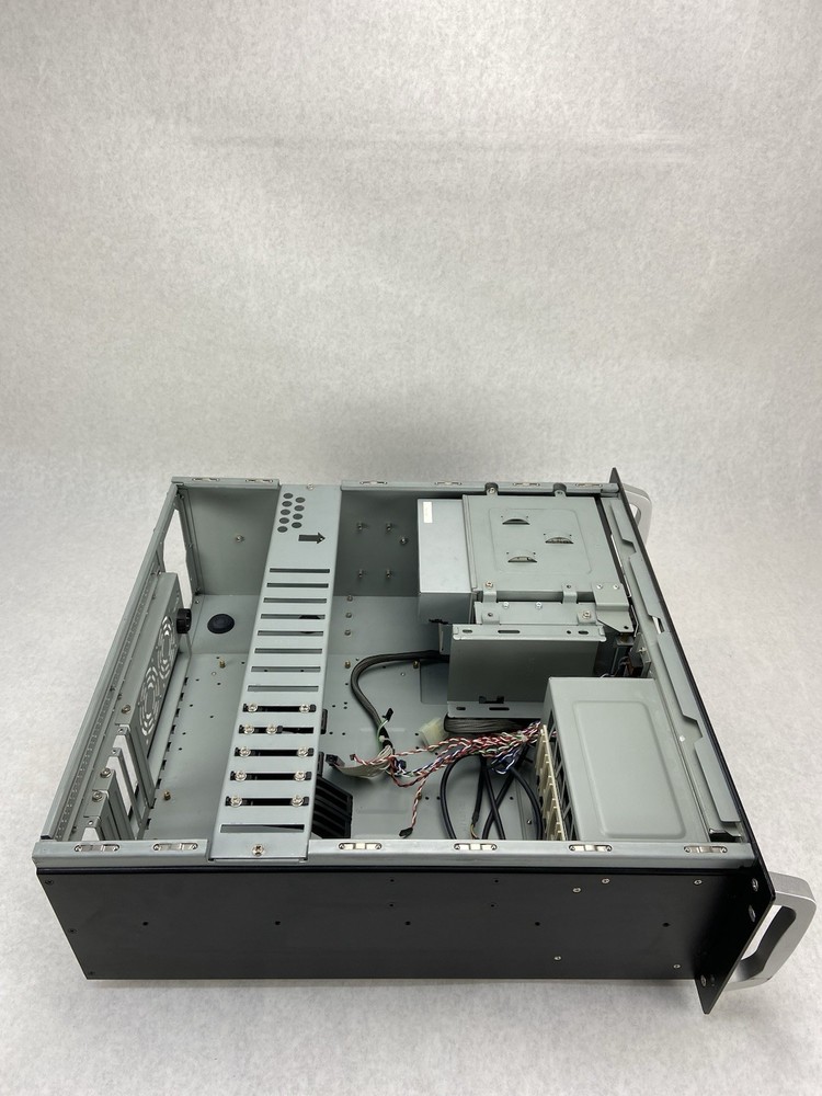 U-Rack U4004N1 4U Rack Mount Server Chassis bare Bones No PSU