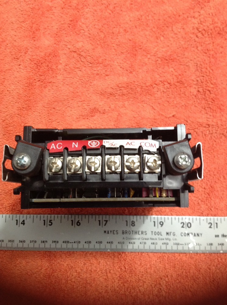 Newport Electronics Inc. Model 204B-RMS VR4 Voltmeter/Ammeter