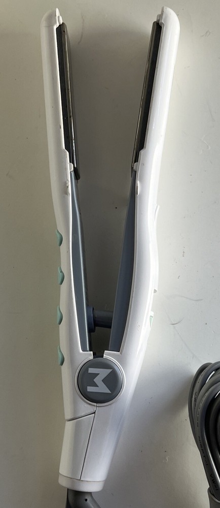 Metropolis Hair Flat Iron Model TW 7025