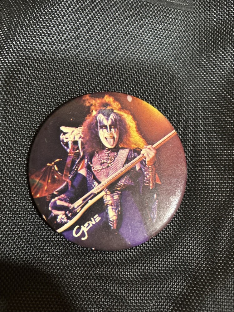 Kiss Button Vintage 1977