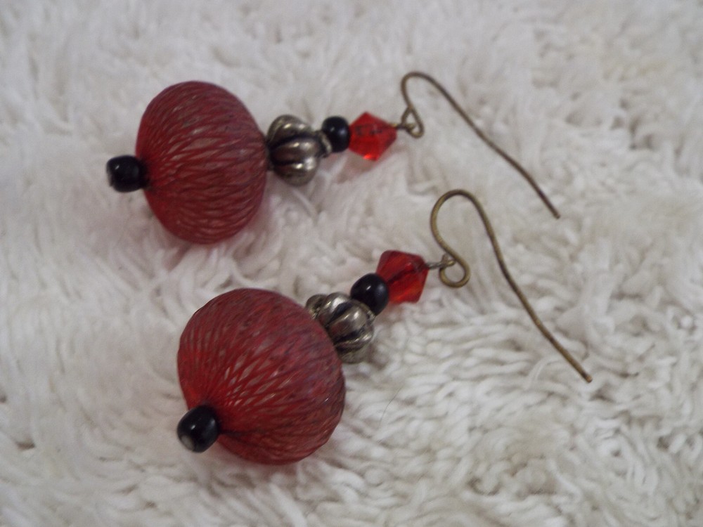 Red Net Bead Pierced Earrings (B44)
