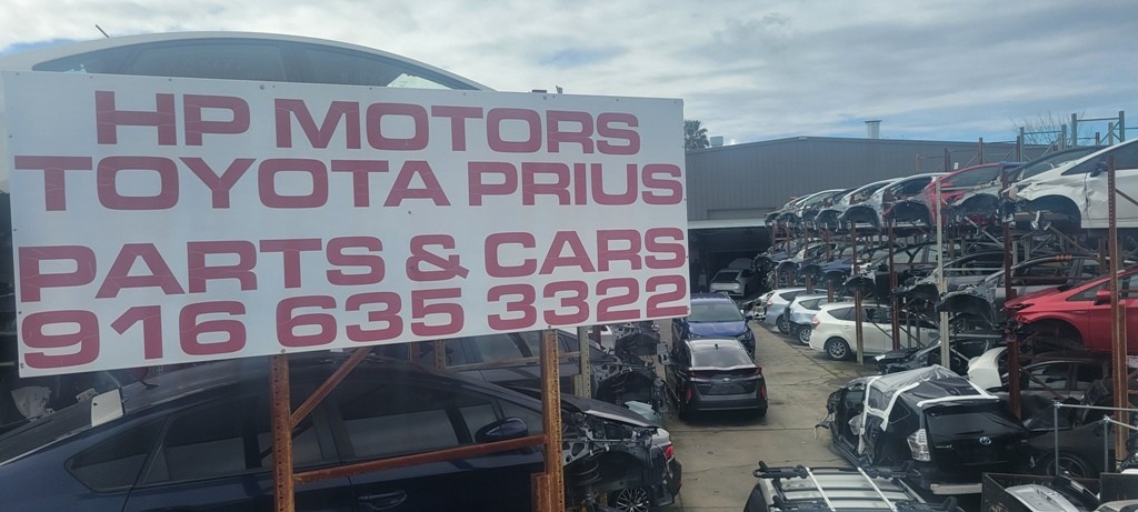 2011 - 2017 Toyota Prius Genuine 25601-37010 EGR Pipe with Valve 25620-37110 OEM