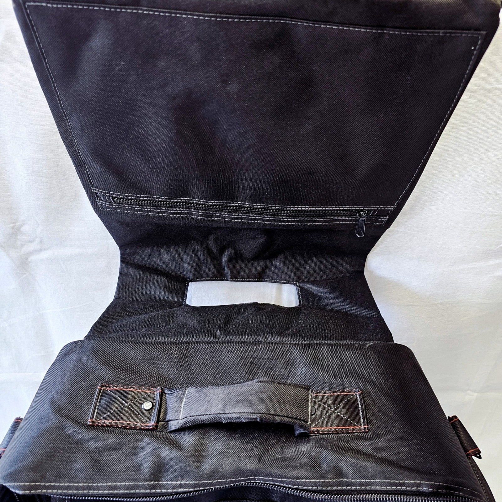 Gigskinz Backpack Unisex OS Black Red DJ Mixer Gear Case Damaged Zipper Pull Bag