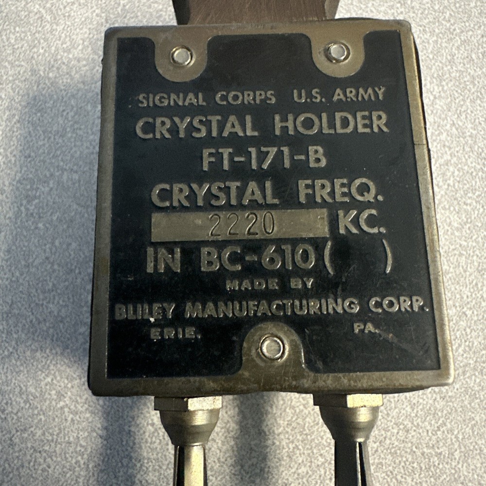 Crystal Holder Type -FT-171-B. Crystal Frequency 2220 KC. Signal Corps U.S Army.