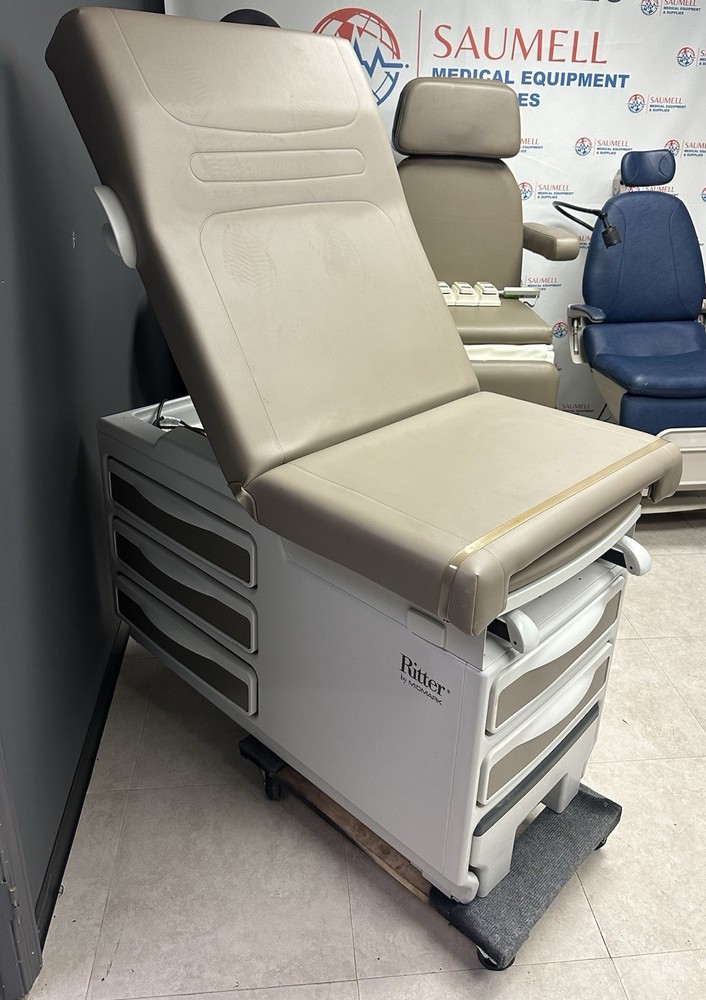 Midmark Ritter 204 Exam Table In Excellent Condition