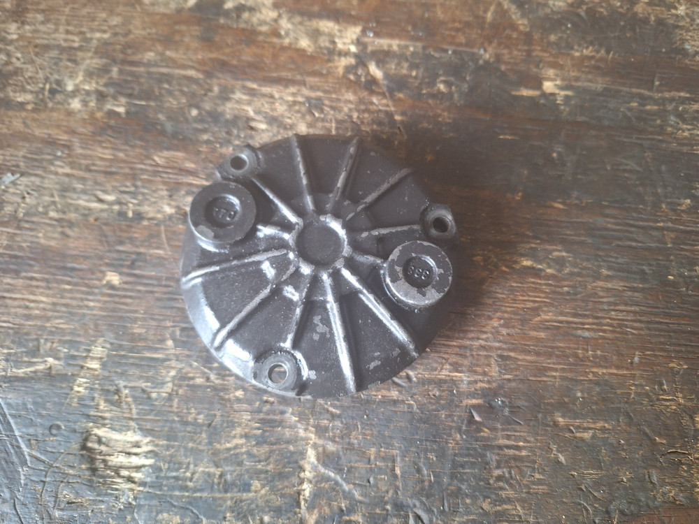 Suzuki GS 500 E - Engine Oil Filter Cover
