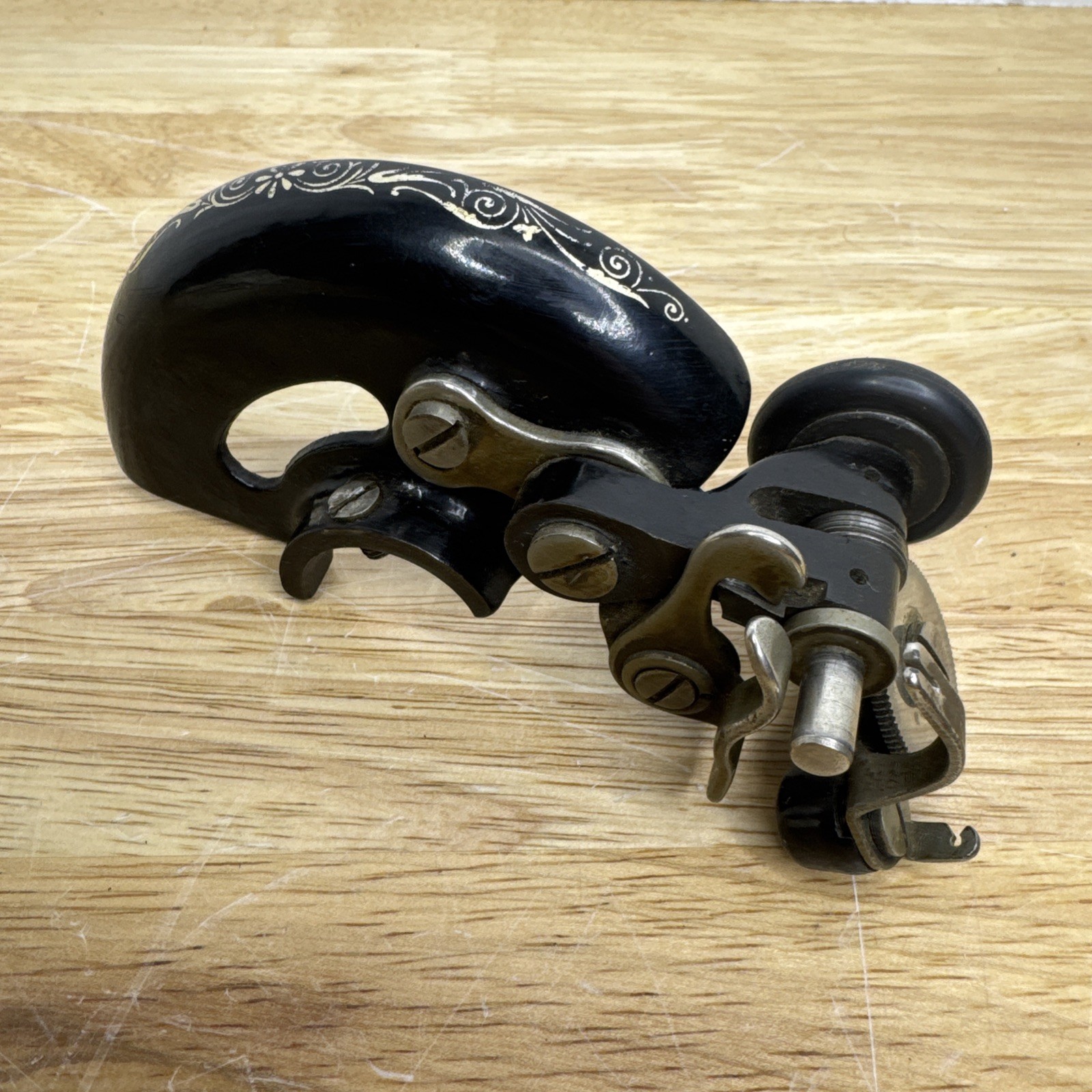 0RIGINAL Singer Sewing Machine 99 66 Bobbin Winder Assembly & Belt Guard