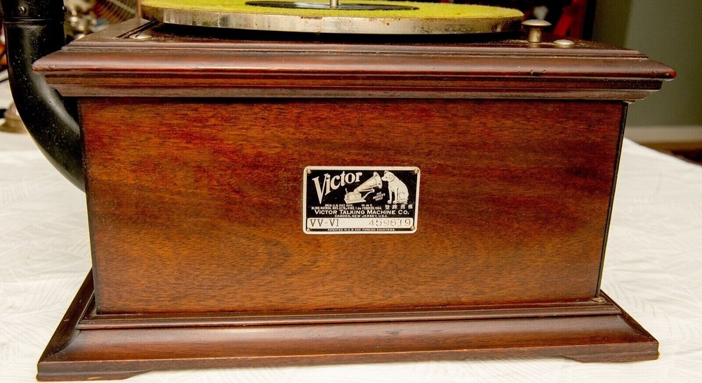 Vintage VICTOR Model VV-VI Talking Machine Tabletop Phonograph
