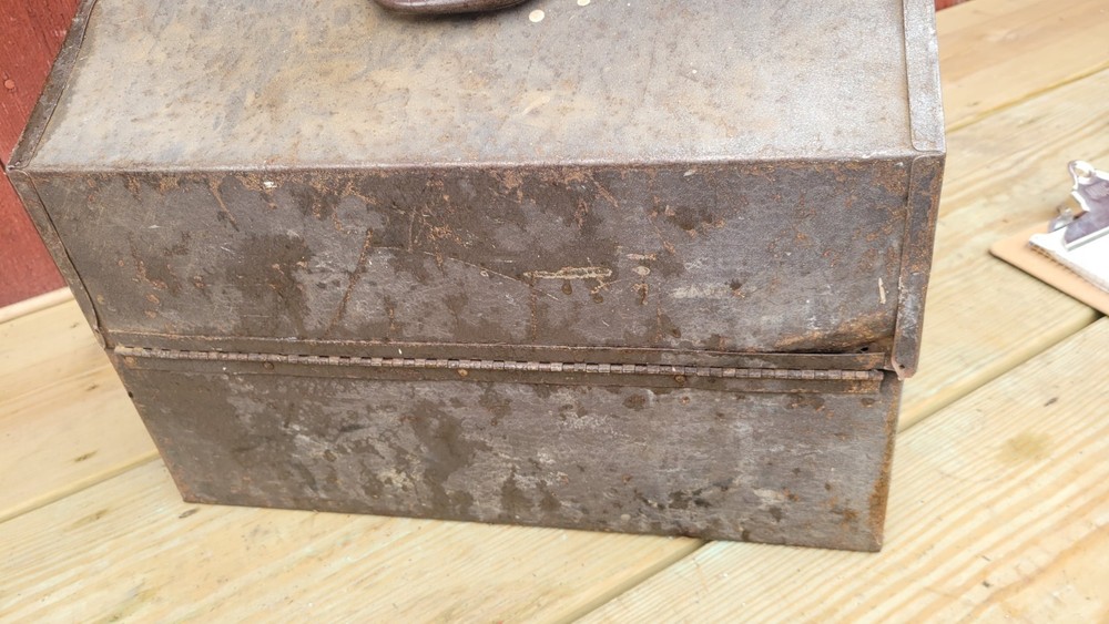 Kennedy Toolbox 1018 Cantilever Toolbox ( needs work ) sold as is