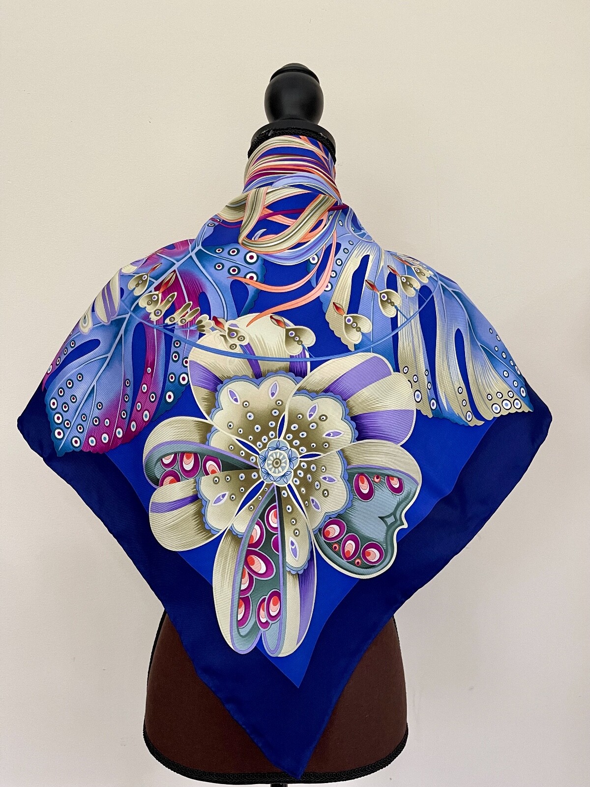 Salvatore Ferragamo Scarf Accessories Flower Garden Blue Floral Silk Wrap