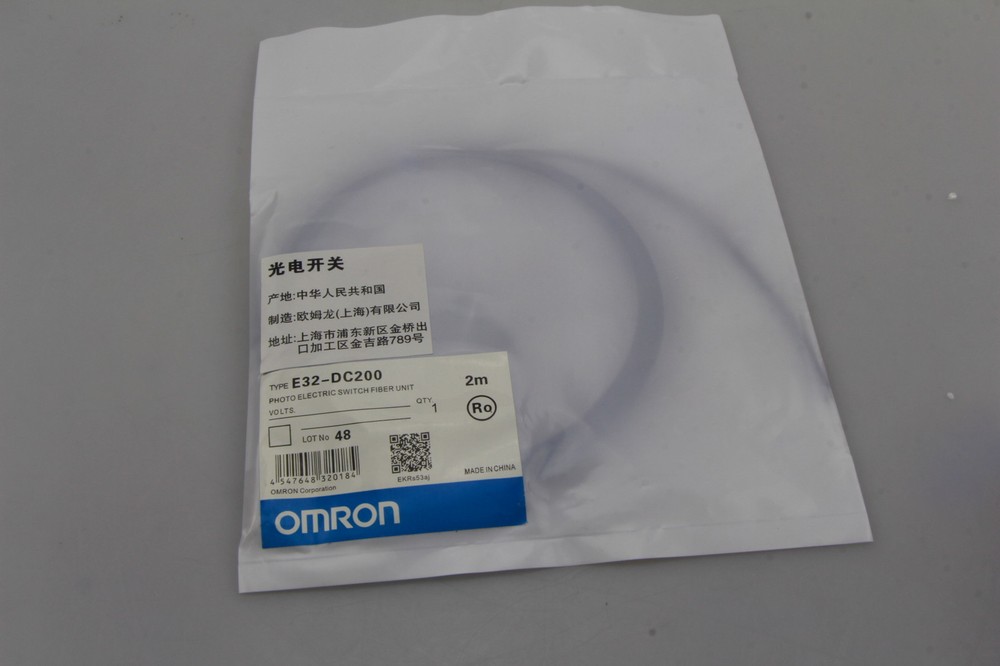 Omron E32-DC200 Photoelectric Switch Reflective E32DC200 New