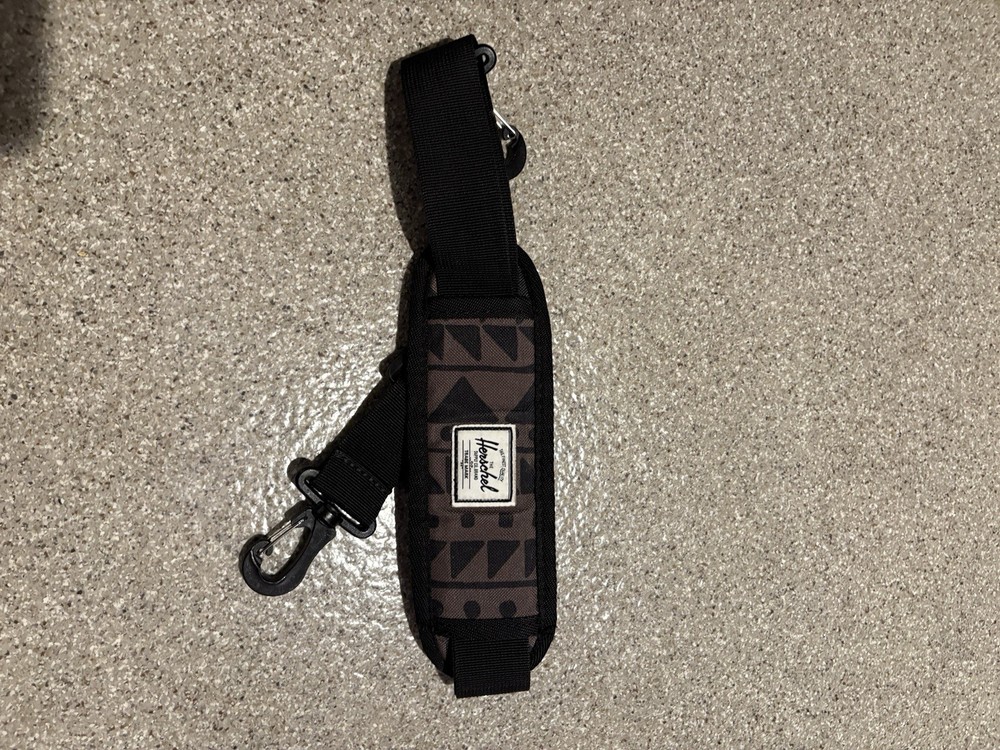 Hershel Supply Co. Novel Duffle / Geometric Triangle Pattern / Brown-Black