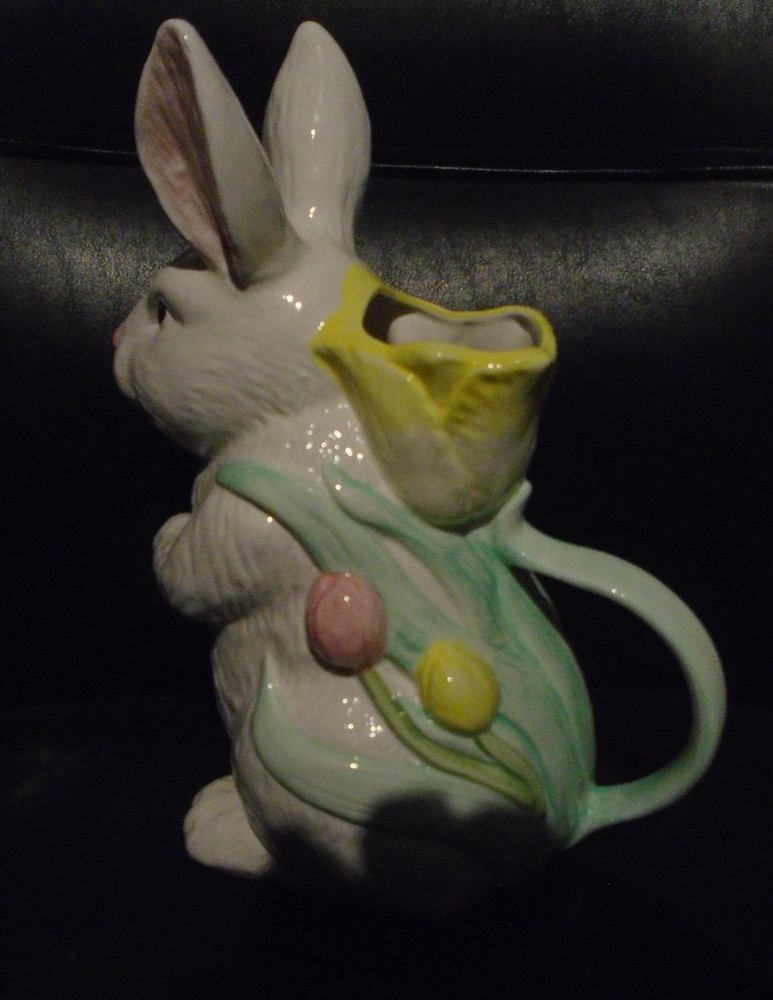 NWT CERAMIC KUNG SHIN CO. CERAMIC EASTER RABBIT PITCHER