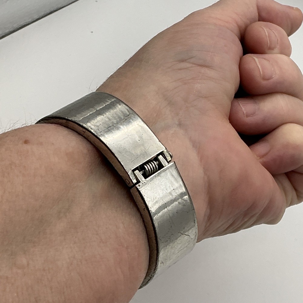 SS044 Art Deco Style Linear Clamper Hinged Bangle Cuff Bracelet Silverplated