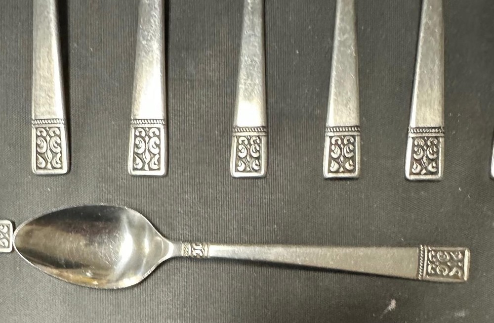 14 Pieces Custom Design Japan CUD1 Pattern Stainless Flatware Silverware