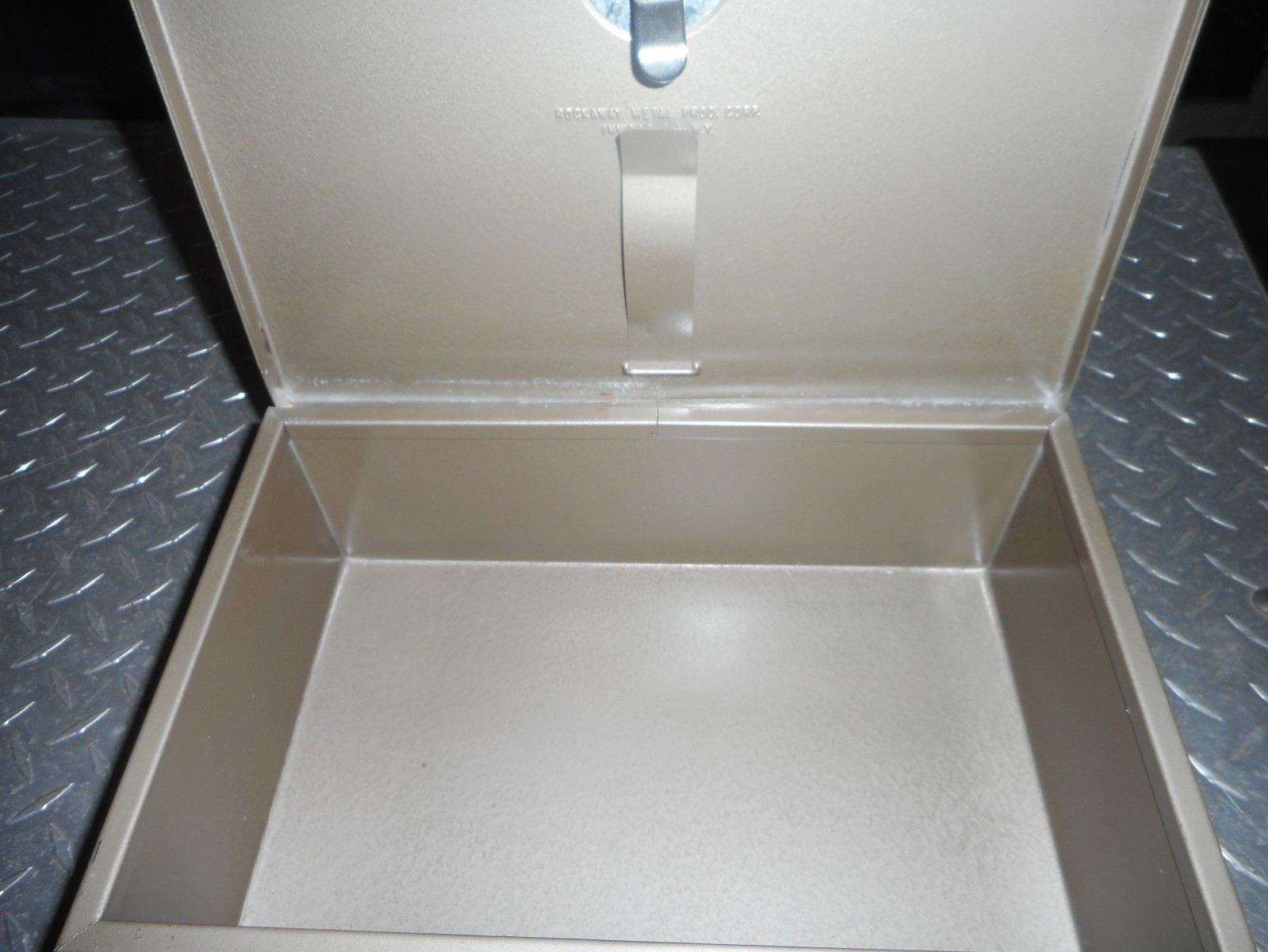 Portable Metal Safe Box with Key Lock Storage for Documents