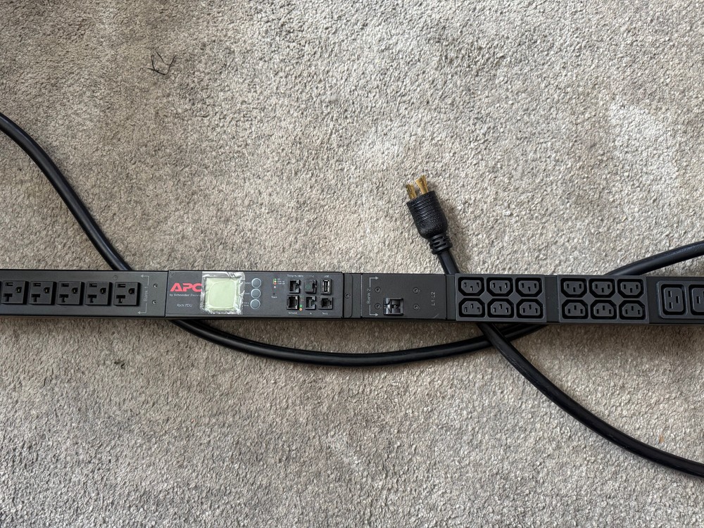 APC AP8870 Metered Rack PDU