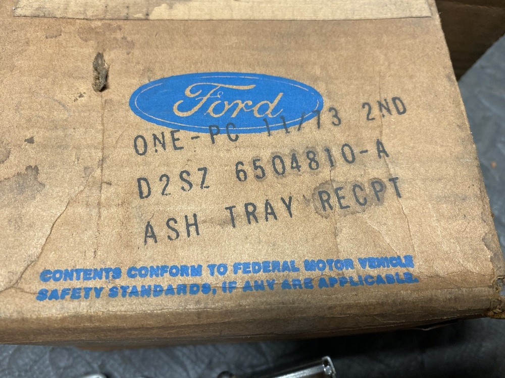 1973 THUNDERBIRD FORD ASHTRAY PULLOUT BRACKET NOS D2SZ-6504810-A