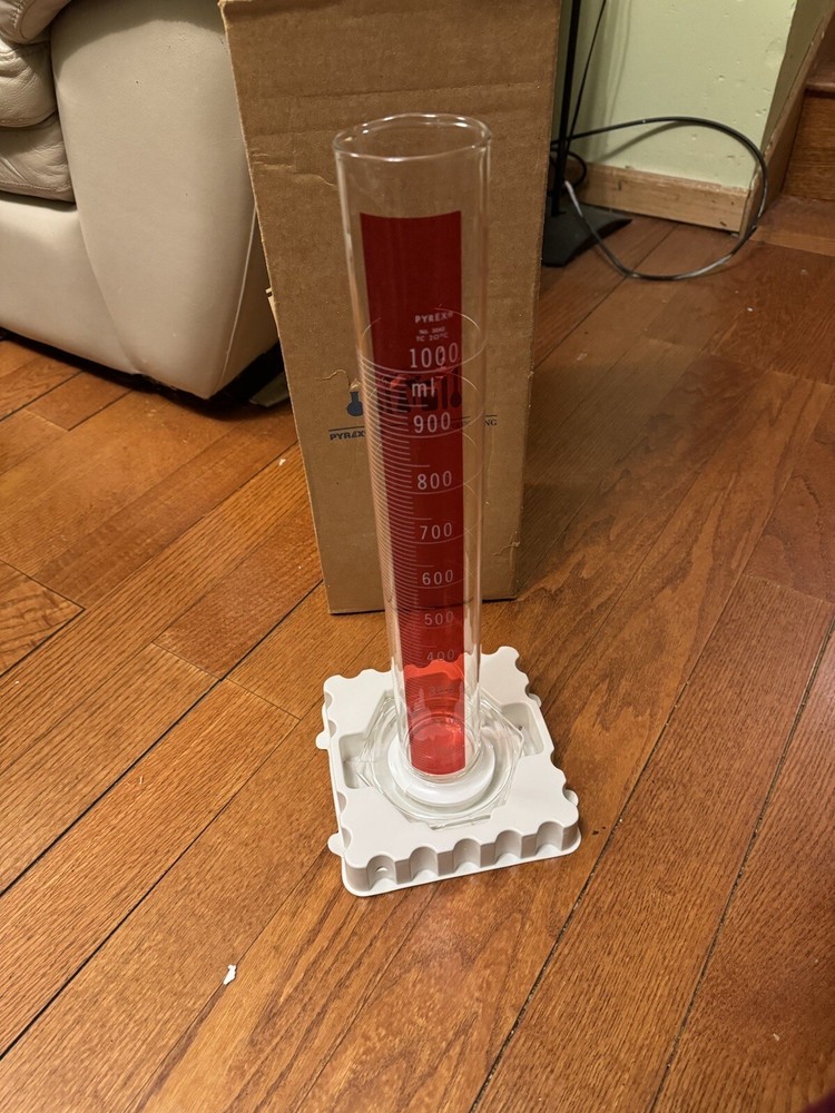 Pyrex Glass 1000ml Lifetime Red Single Scale