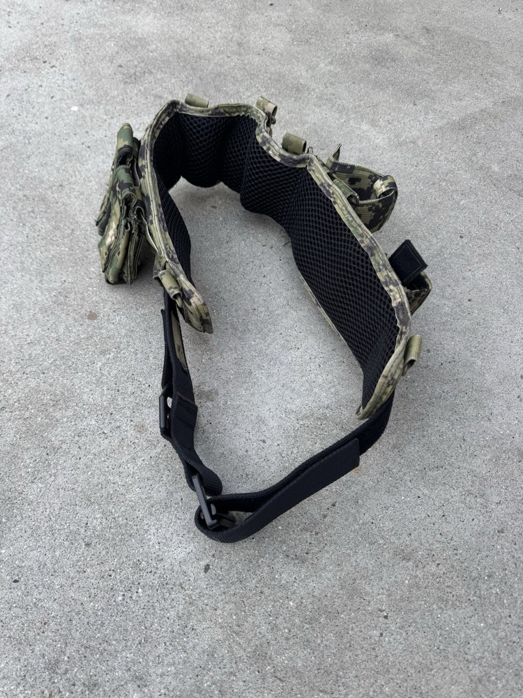 Eagle Industries AOR2 Padded Operator Belt Small/Medium w/ Pouches