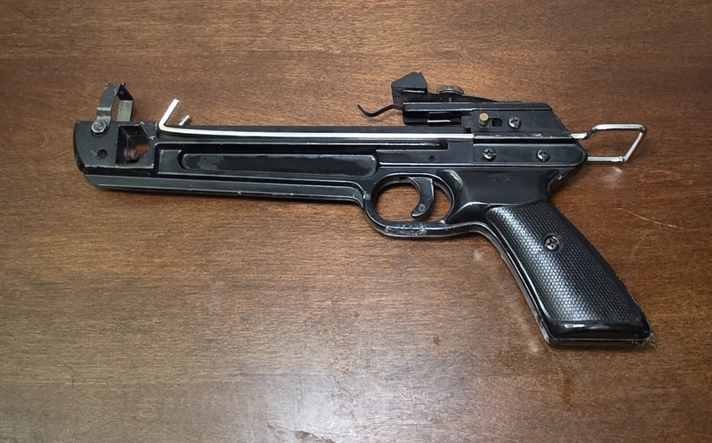 MINI PISTOL GRIP CROSSBOW HAND HELD BLACK - USED - READ