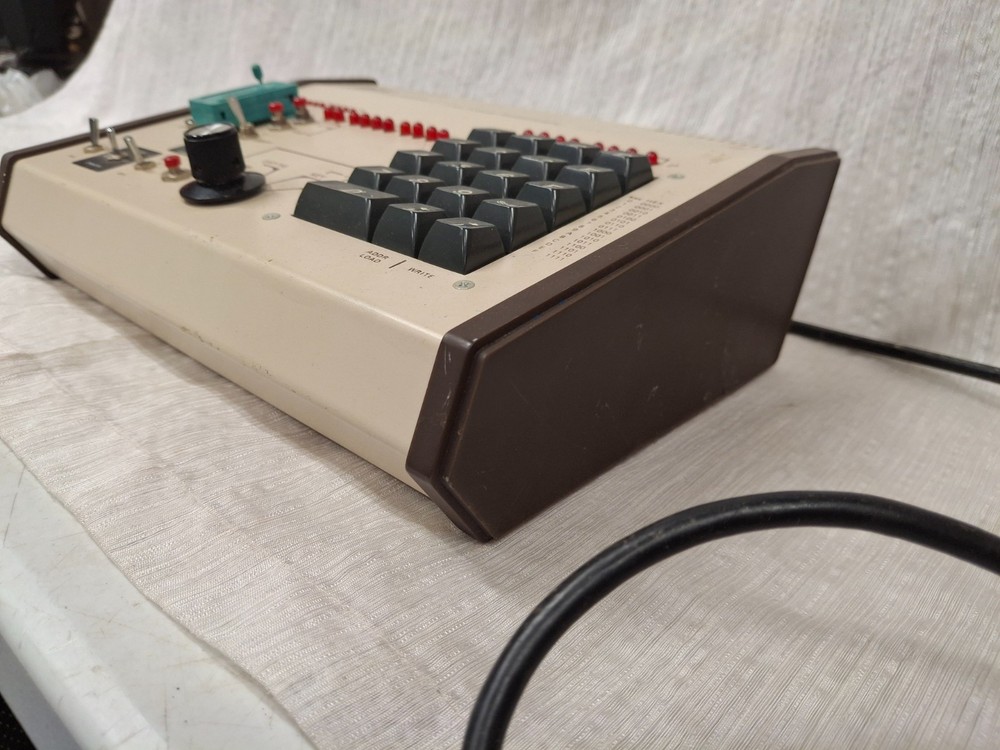 Jameco Electronics JE 608 Programmer 2708 Eprom Programmer Untested Powers On